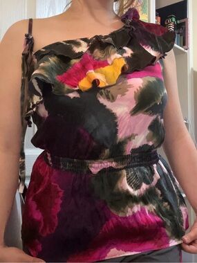 BEBE Silk One-Shoulder asymmetrical abstract floral ruffle top chiffon blouse